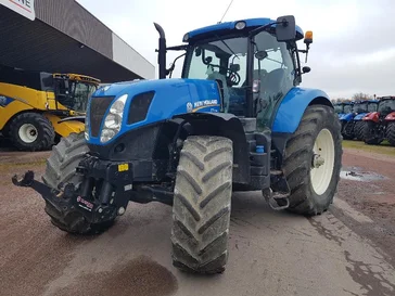 Tracteur NEW-HOLLAND T7.235