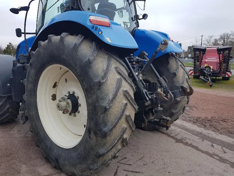 Tracteur NEW-HOLLAND T7.235