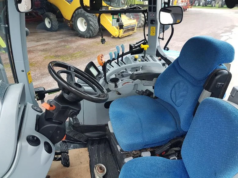 Tracteur NEW-HOLLAND T7.235