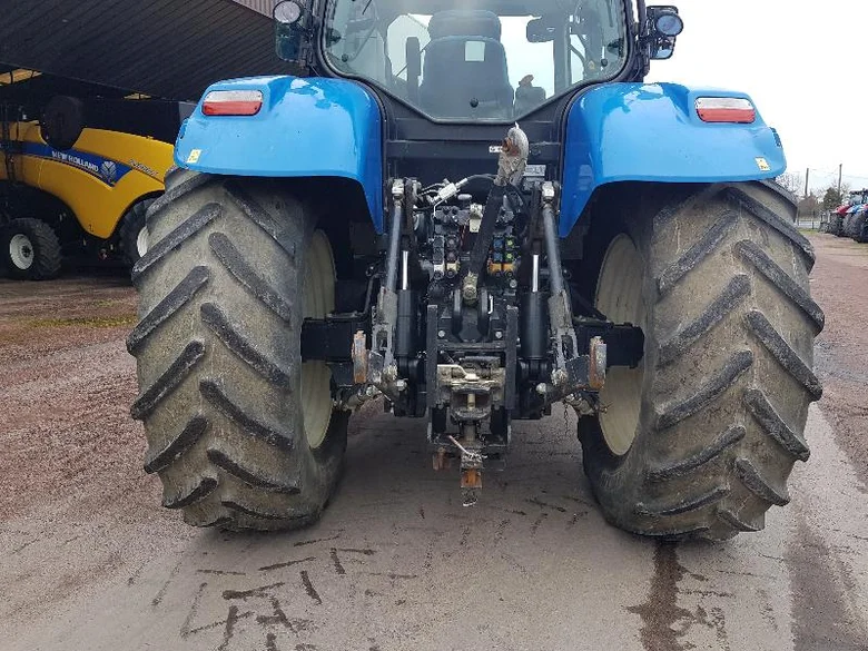 Tracteur NEW-HOLLAND T7.235