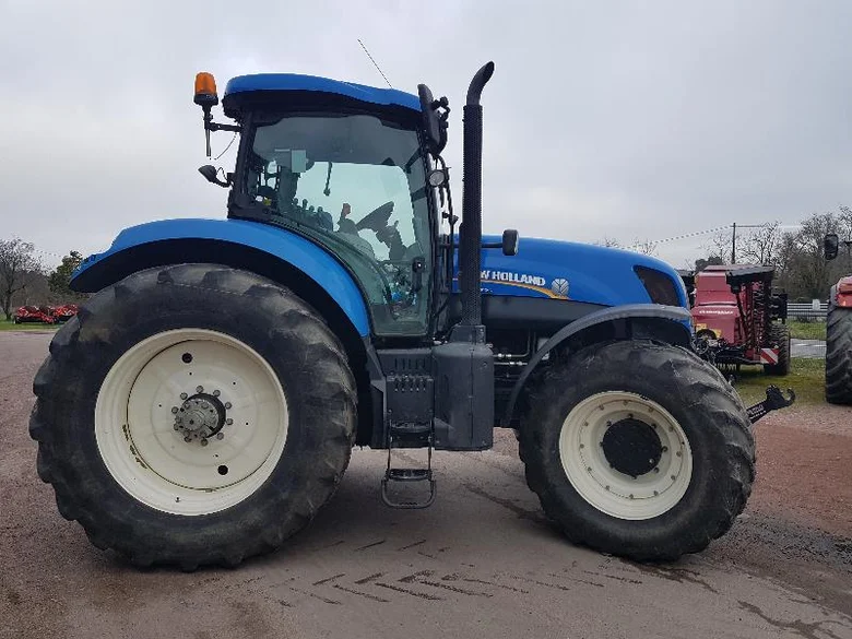 Tracteur NEW-HOLLAND T7.235
