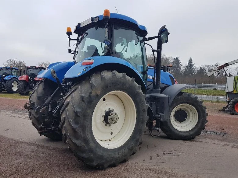 Tracteur NEW-HOLLAND T7.235