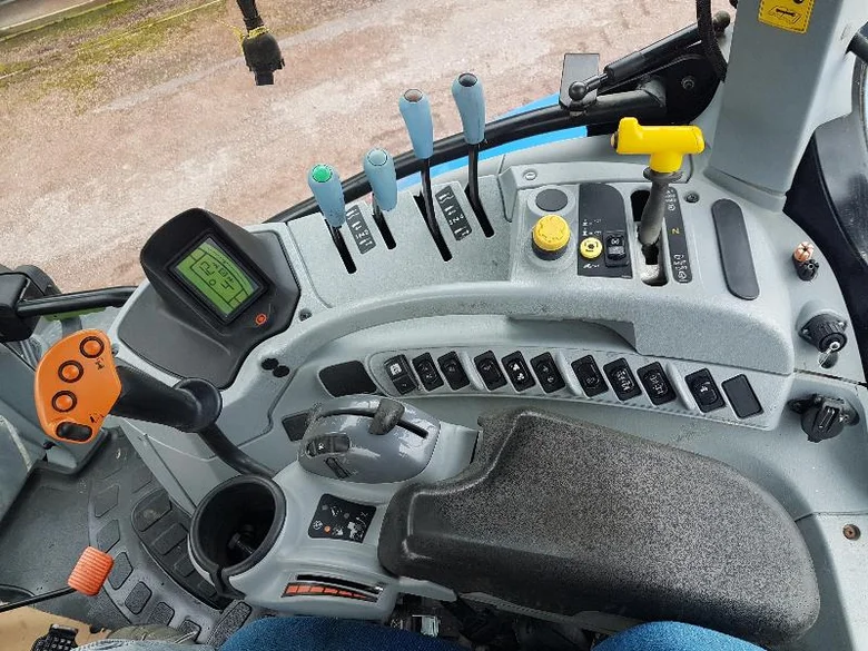 Tracteur NEW-HOLLAND T7.235