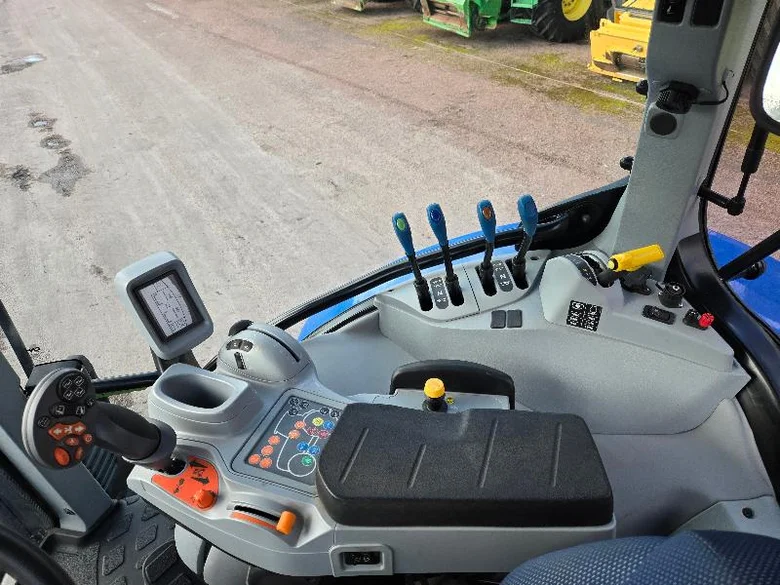 Tracteur NEW-HOLLAND T6.145 AC