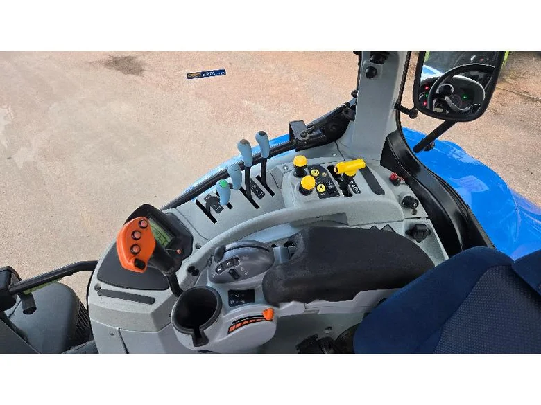 Tracteur NEW-HOLLAND T7.165