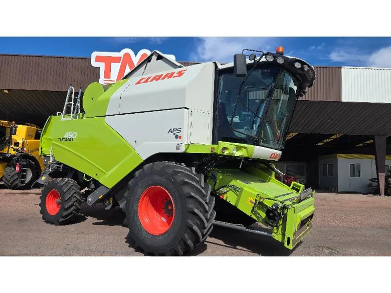Moissonneuse-batteuse CLAAS TUCANO 450