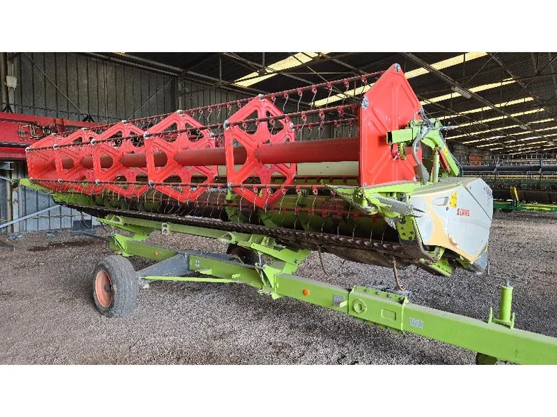 Moissonneuse-batteuse CLAAS TUCANO 450