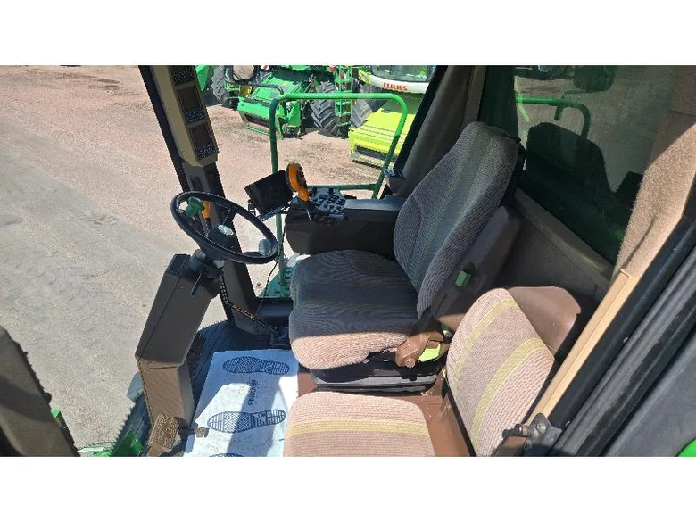 Moissonneuse-batteuse JOHN-DEERE W540