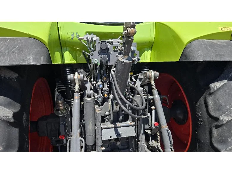 Tracteur CLAAS ARION 650