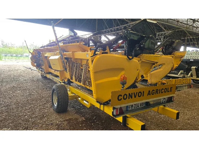 Combine harvester NEW-HOLLAND CR 7.90