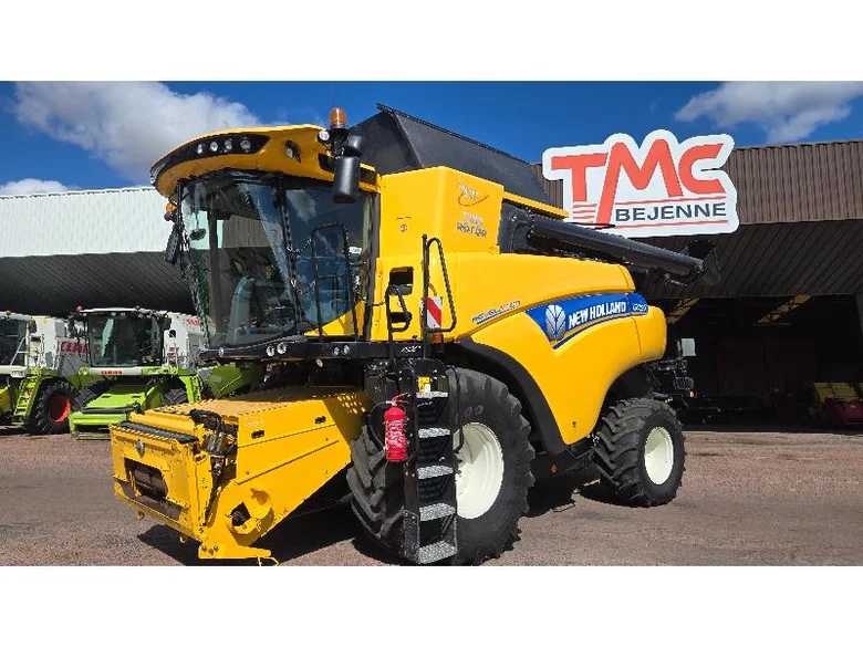 Combine harvester NEW-HOLLAND CR 7.90
