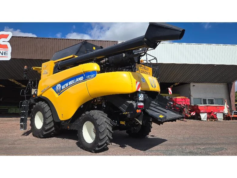 Combine harvester NEW-HOLLAND CR 7.90