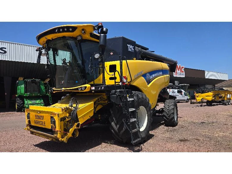 Moissonneuse-batteuse NEW-HOLLAND CX 8.70
