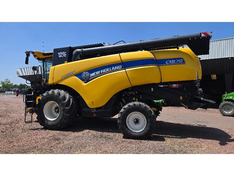 Moissonneuse-batteuse NEW-HOLLAND CX 8.70