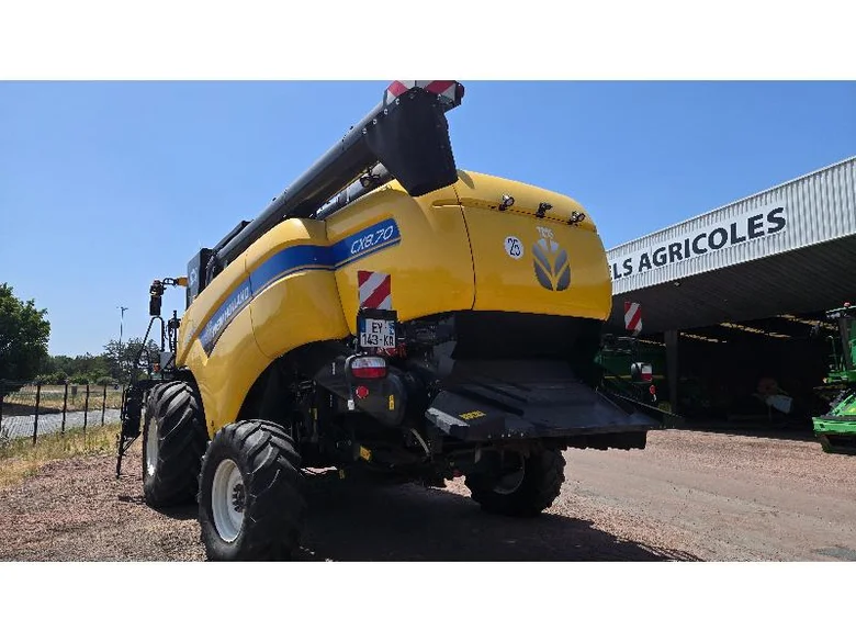 Moissonneuse-batteuse NEW-HOLLAND CX 8.70
