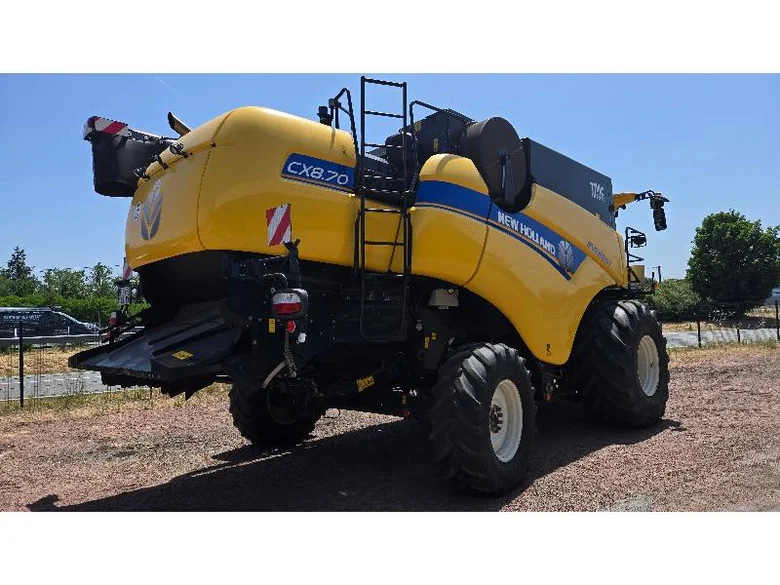 Moissonneuse-batteuse NEW-HOLLAND CX 8.70