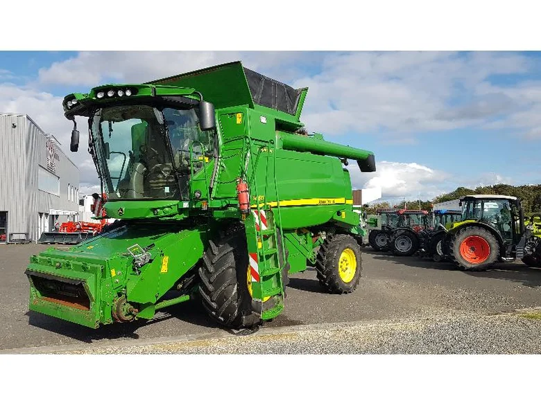 Combine harvester DEERE T660