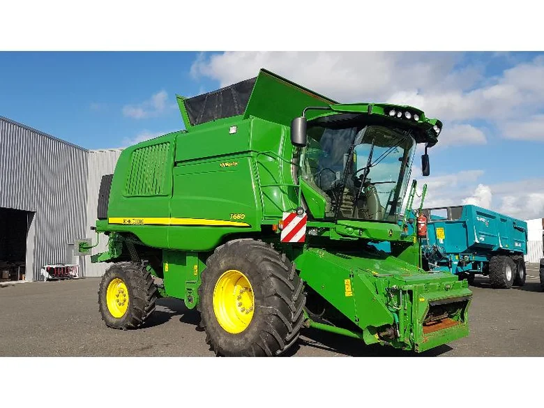 Combine harvester DEERE T660