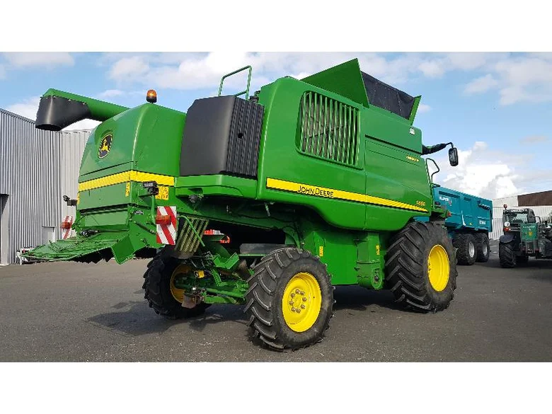 Combine harvester DEERE T660