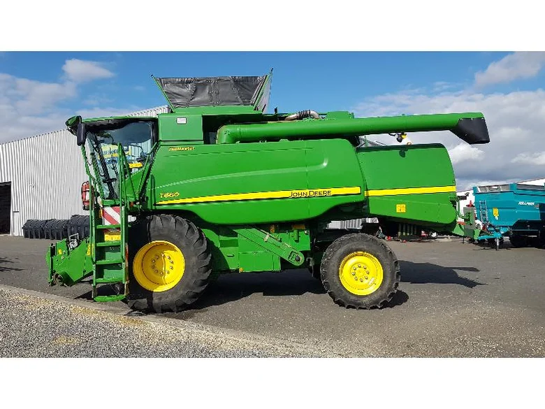 Combine harvester DEERE T660