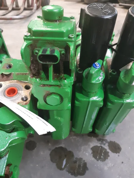 Distribuidor hidráulico para JOHN-DEERE 6120 M