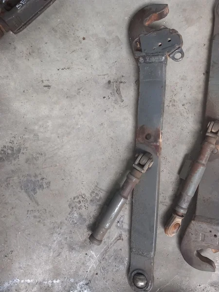 Bras inférieur pour CLAAS ARES 556