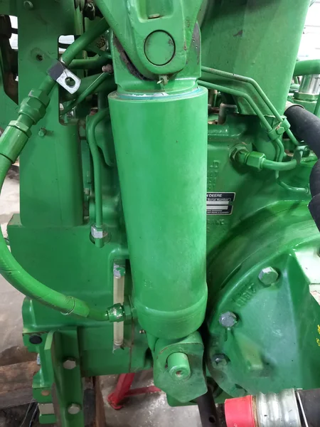 Vérin additionnel pour JOHN-DEERE 6155 R