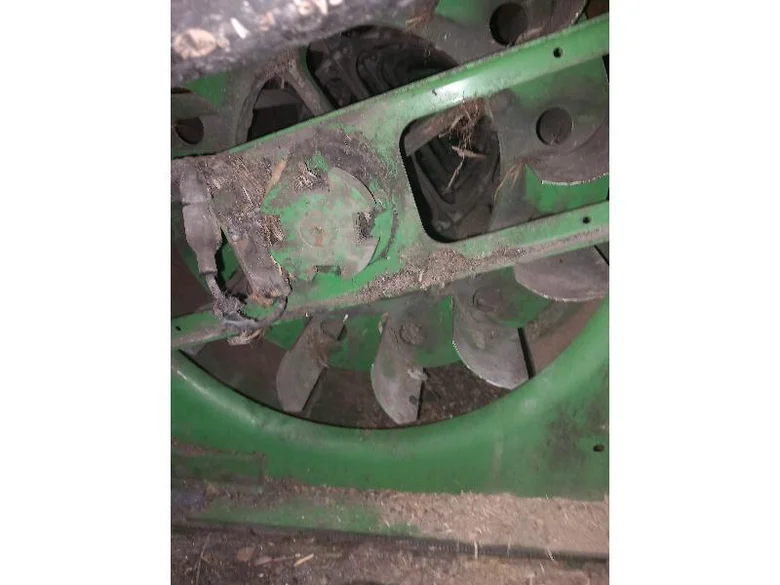 Cleaning shaft for JOHN-DEERE S660