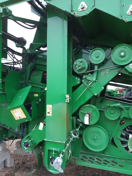 Lifting for JOHN-DEERE S560