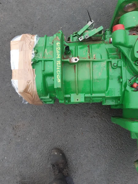 Transfer box for JOHN-DEERE 6120 M