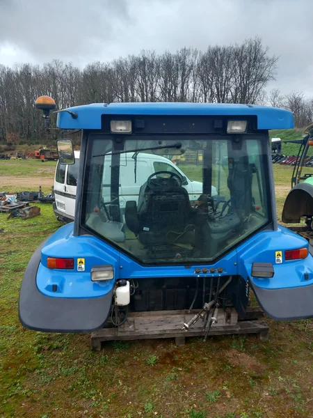 Cabine complète pour FORD 8670