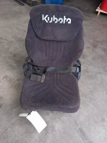 Siège pour KUBOTA M8540 DTH