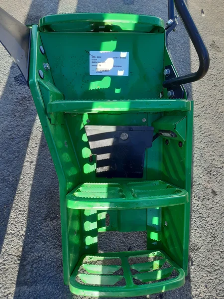 Marche pied pour JOHN-DEERE 6120 M