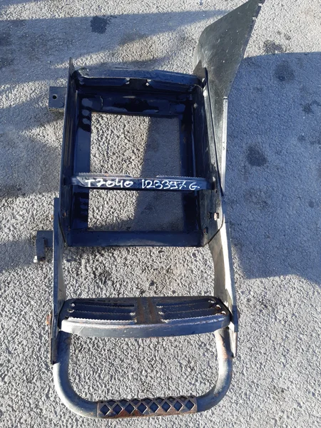 Marche pied pour NEW-HOLLAND T7040