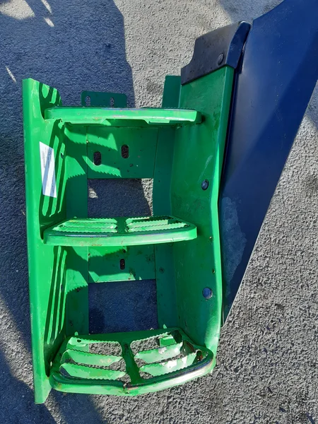Marche pied pour JOHN-DEERE 6120 M