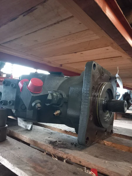 Moteur hydrostatique pour CLAAS LEXION 600