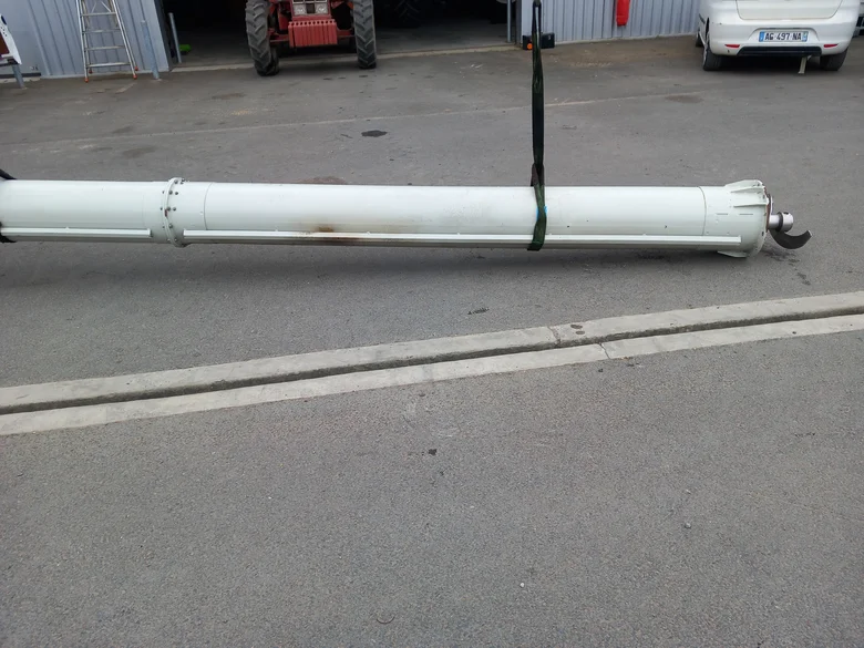 Tube de vidange pour CLAAS LEXION 600