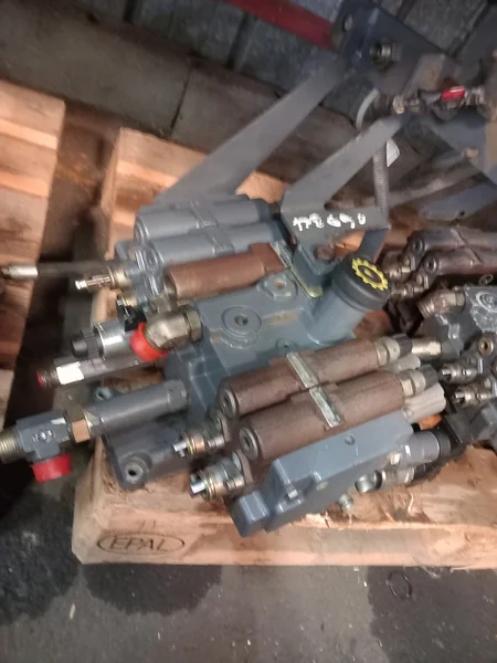 Distributeur hydraulique pour NEW-HOLLAND TM 135