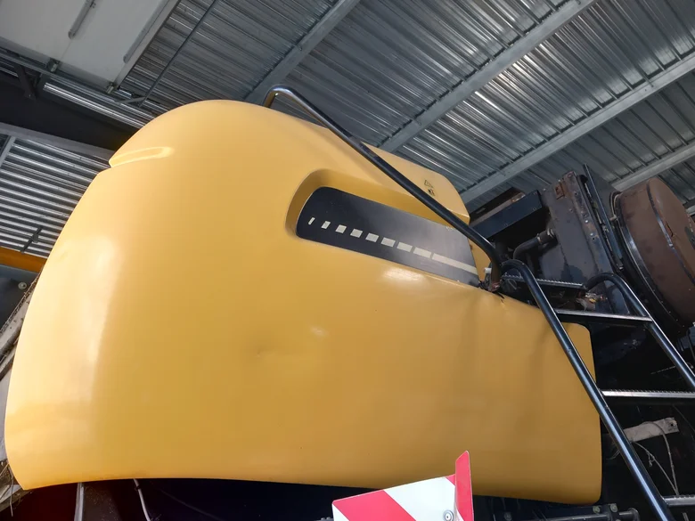 Panneau latéral pour NEW-HOLLAND CX 860