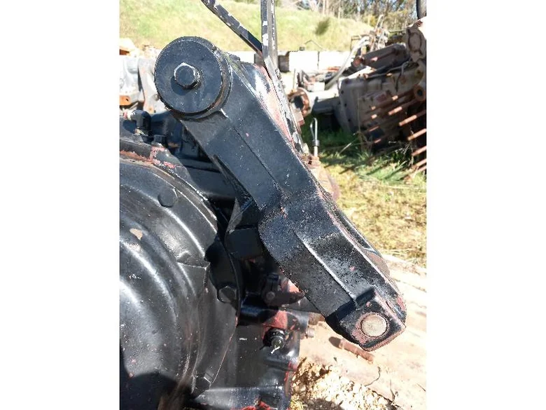 Relevage avant pour MASSEY FERGUSON 6455