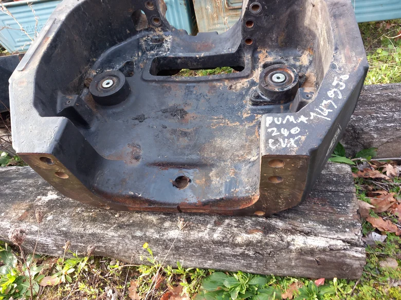 Front axle support for CASE IH PUMA 240 CVX