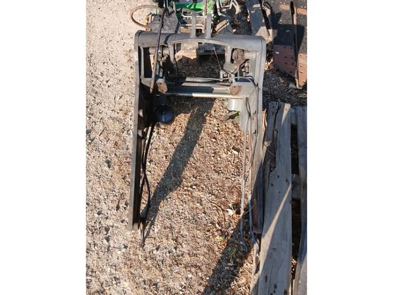 Relevage avant pour MASSEY FERGUSON 6445
