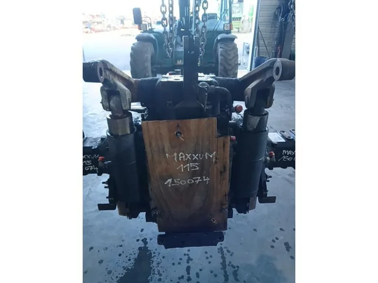 Carter de pont arrière pour CASE IH MAXXUM 115