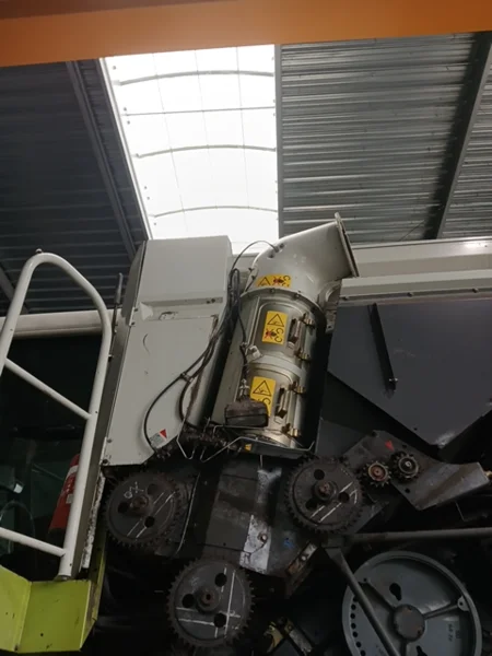 Codo del depósito de semilla y base de tornillo vaciado para CLAAS LEXION 440