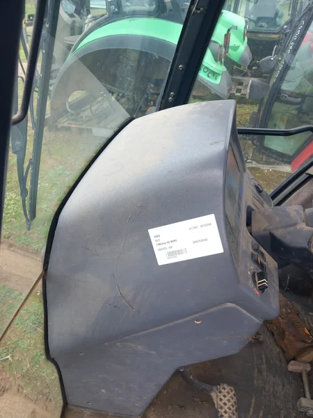 Tableau de bord pour FORD 8670