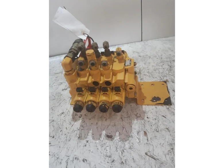 Distributeur hydraulique pour NEW-HOLLAND CX 840