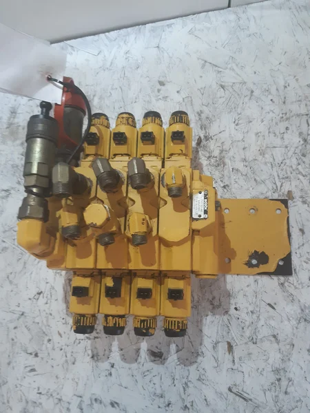 Distributeur hydraulique pour NEW-HOLLAND CX 840