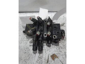 Distributeur hydraulique pour VALTRA 6250
