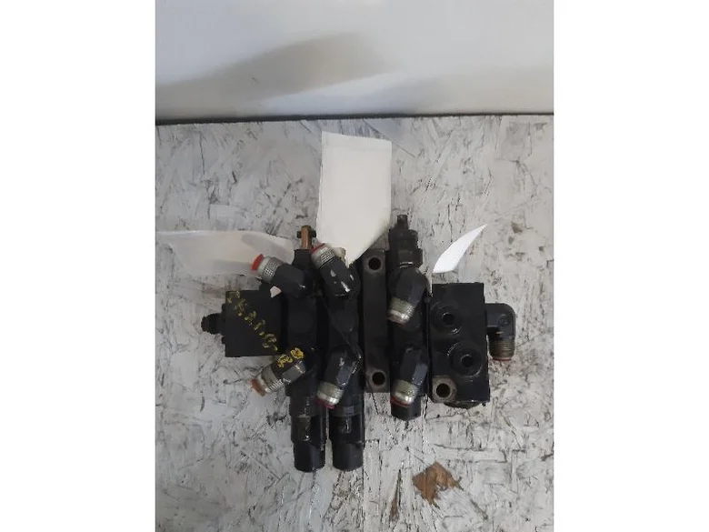 Distributeur hydraulique pour VALTRA 6250