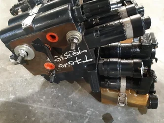 Distributeur hydraulique pour NEW-HOLLAND T7040